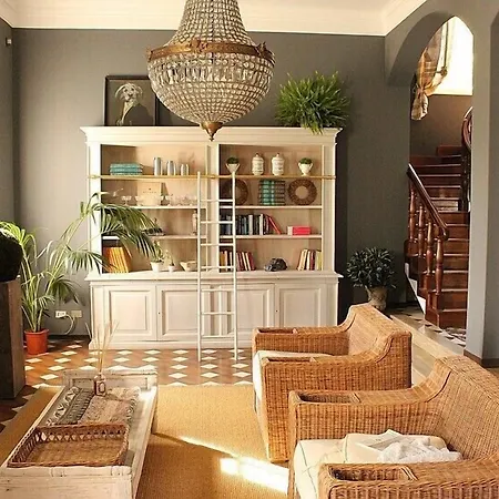 La Maison Gatta Bed & Breakfast *